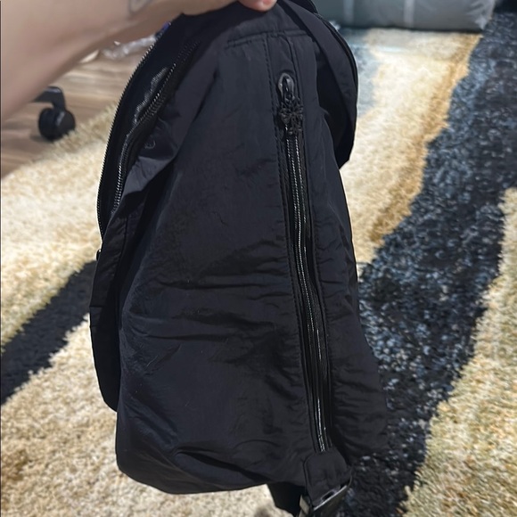 Sleek Black Crossbody Sling Bag for Effortless Style - Picture 1 of 9